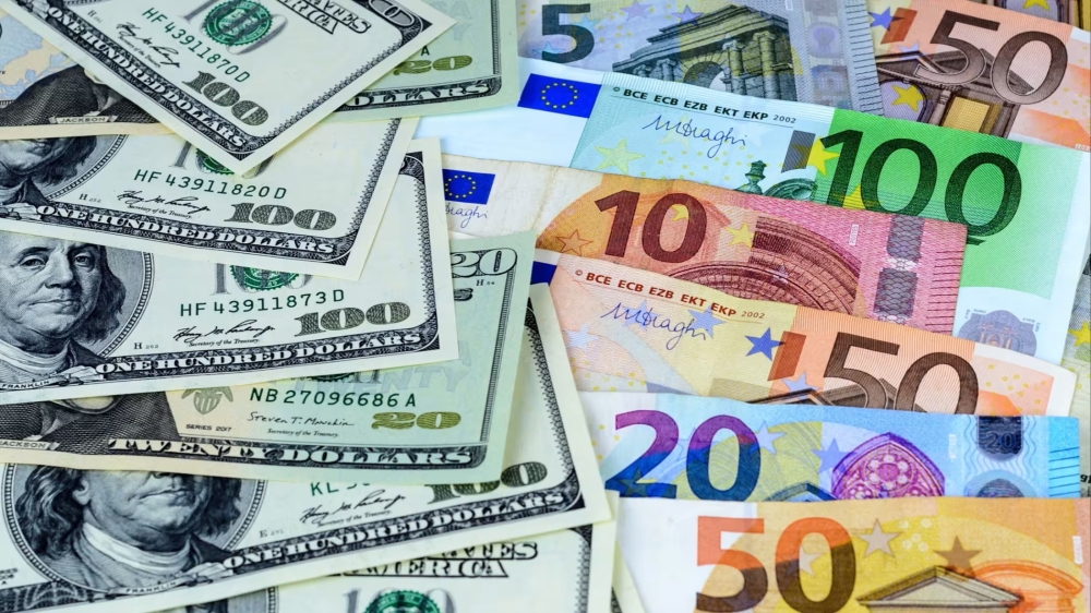أسعار العملات.. الدولار يتجه نحو أكبر خسارة أسبوعية أمام الين