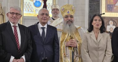 سفير مصر بباريس ينقل تهنئة الرئيس السيسى لأقباط فرنسا بمناسبة عيد القيامة المجيد