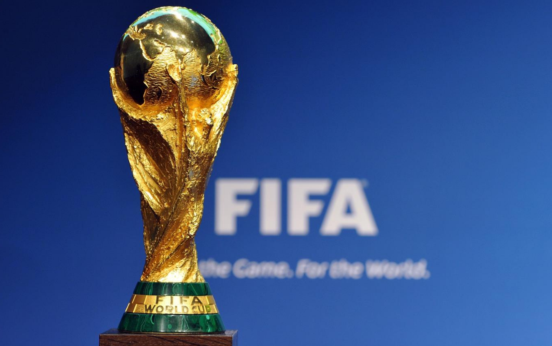 طرد أي لاعب يغطي فمه خلال المشادة أو يغادر أرضية الميدان