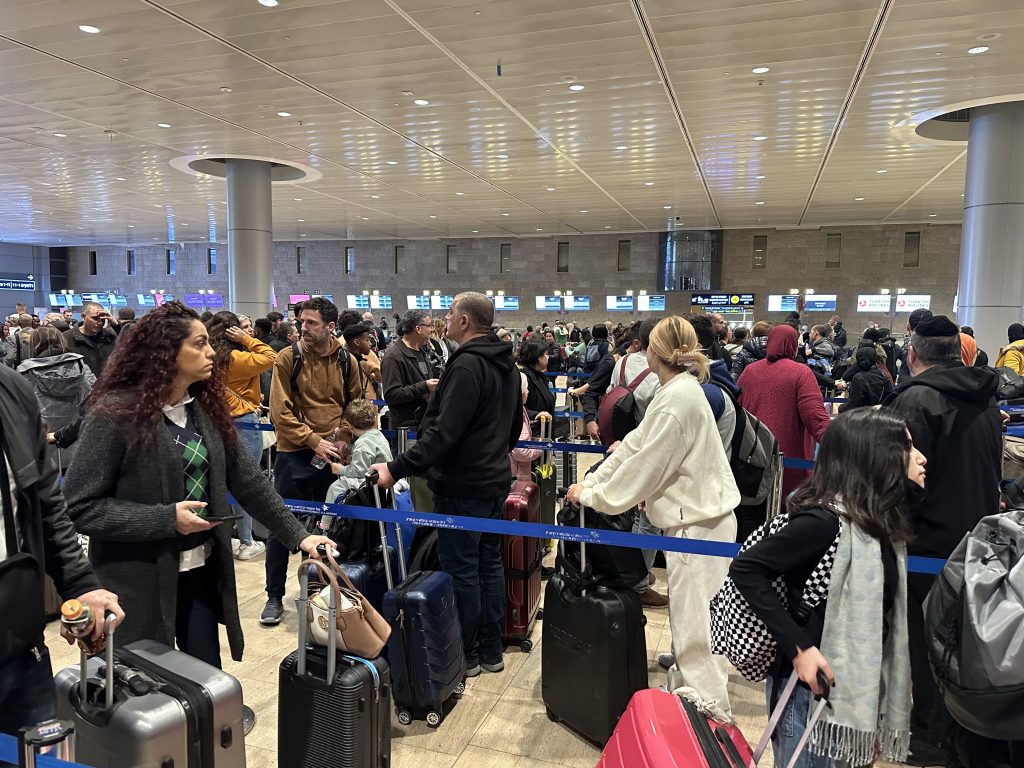 ريغيف: استعدادات لفتح الأجواء تدريجيًا بدءًا من الأسبوع المقبل