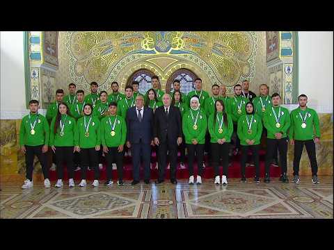رئيس الجمهورية يشرف على تكريم الرياضيين المتوجين قاريا وعالميا تقديرا لإنجازاتهم