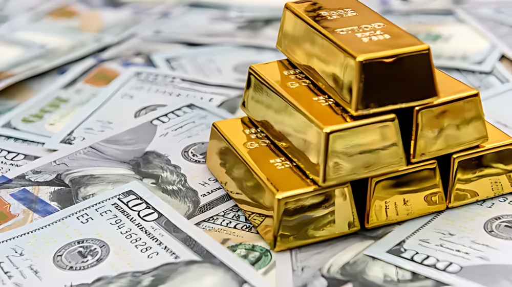 تراجع أسعار الذهب إلى أدنى مستوى في أكثر من شهر متأثرة بقوة الدولار