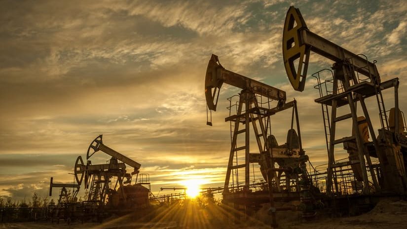 بلومبيرج: توقعات بتراجع النفط إلى 100 دولار خلال الـ12 شهراً المقبل