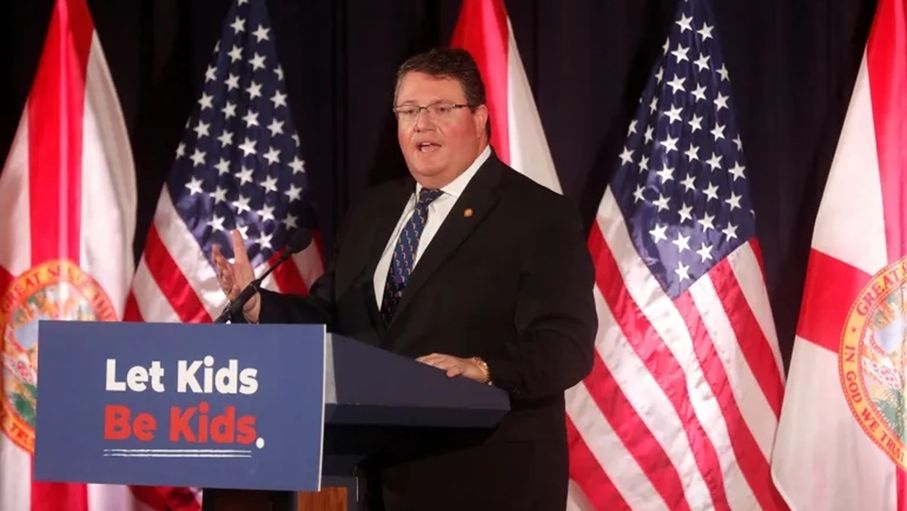 "الاختيار بين الكلاب والمسلمين ليس صعبا".. تصريح عضو بالكونغرس الأميركي يثير غضبا