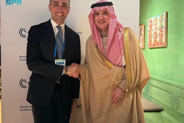 الجبير يلتقي الممثل الخاص للاتحاد الأوروبي لمنطقة الخليج العربي