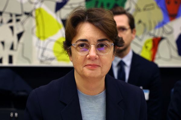 رئيسة متحف اللوفر تقدم استقالتها بعد أشهر على عملية السطو