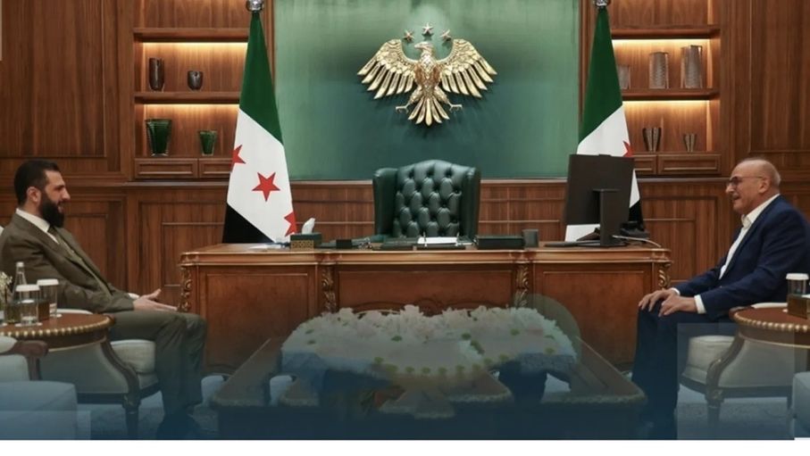 الشرع يستقبل الفنان جمال سليمان بقصر الشعب في دمشق