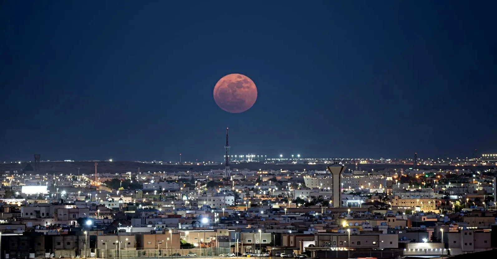 رُصد البدر الأخير من عام 1447 في سماء الحدود الشمالية