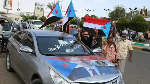 “مليونيات الجنوب” تؤكد الحضور السياسي وترفع سقف الرسائل التفاوضية
