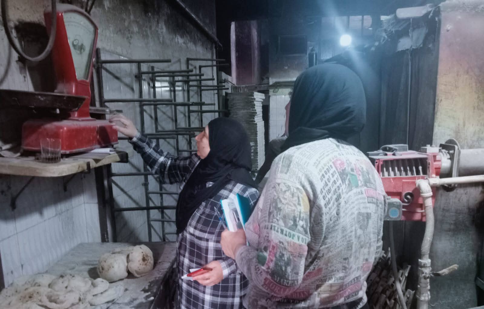 تموين القليوبية يحبط بيع ما يزيد عن ( ربع طن ) دقيق مدعم الخانكة بغرض البيع بالسوق السوداء
