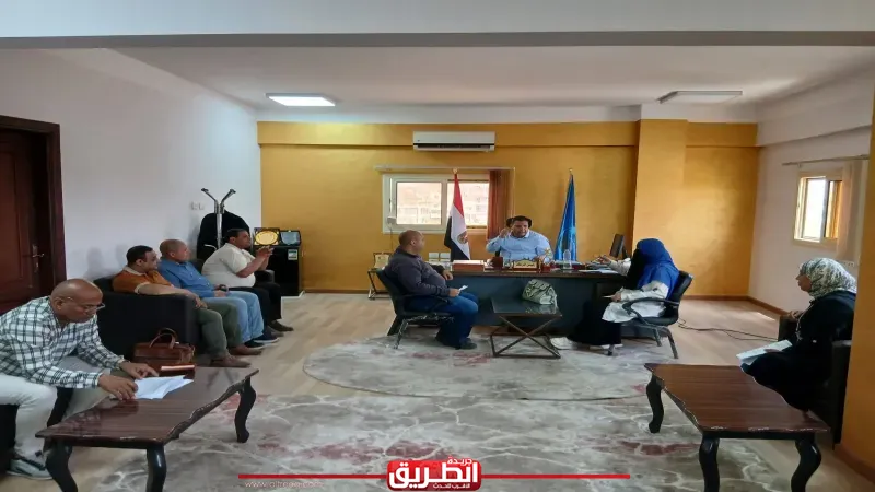 رئيس المركز يعقد اجتماعًا موسعًا استعدادًا لانطلاق الموجة الـ29 لإزالة التعديات واسترداد حق الدولة بالرحمانية