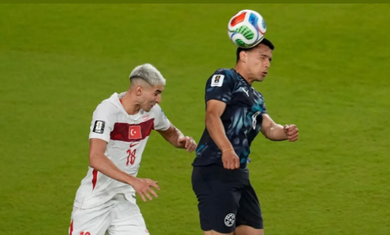 بعشرة لاعبين.. باراجواي يفوز على تركيا في كأس العالم