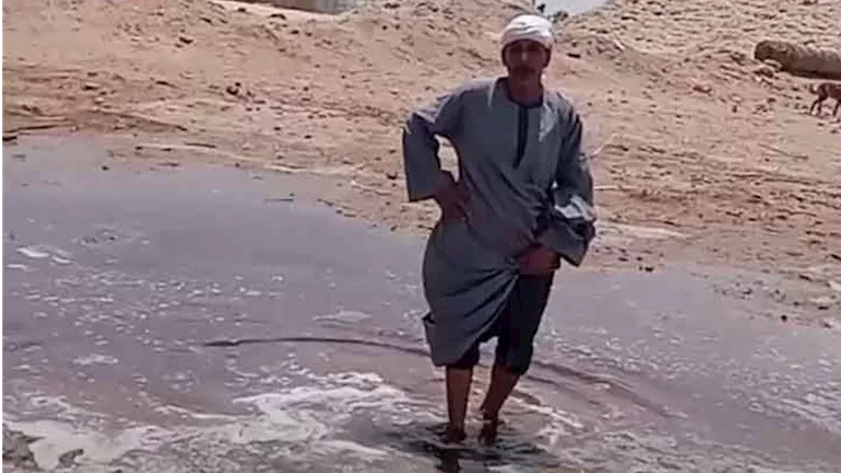 خسارة فادحة لمزارع بالفيوم بعد غرق أرضه بسبب ماسورة مياه (صور)
