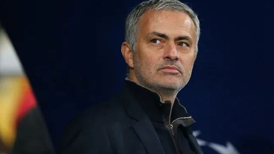 مورينيو يحسم الجدل: لم يتحدث معي ريال مدريد