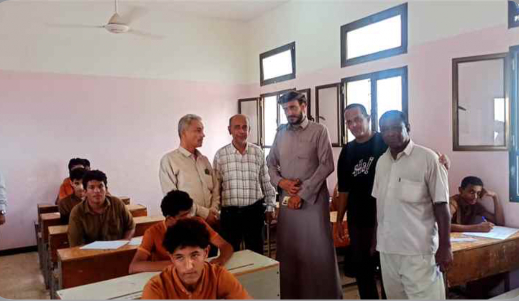 مدير عام زنجبار يشارك في تدشين اختبارات الثانوية العامة ويؤكد أهمية التعليم في بناء الأجيال