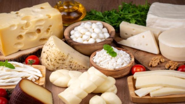 أفكار مبتكرة للسحور.. طرق جديدة لتقديم طبق الجبن في المنزل