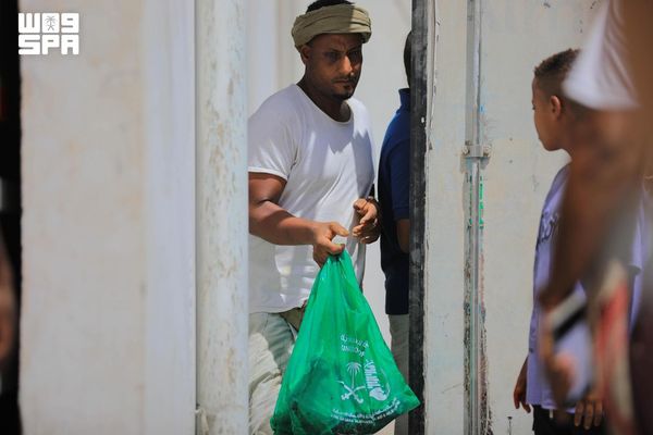 المملكة توزع (2,200) أضحية في حضرموت