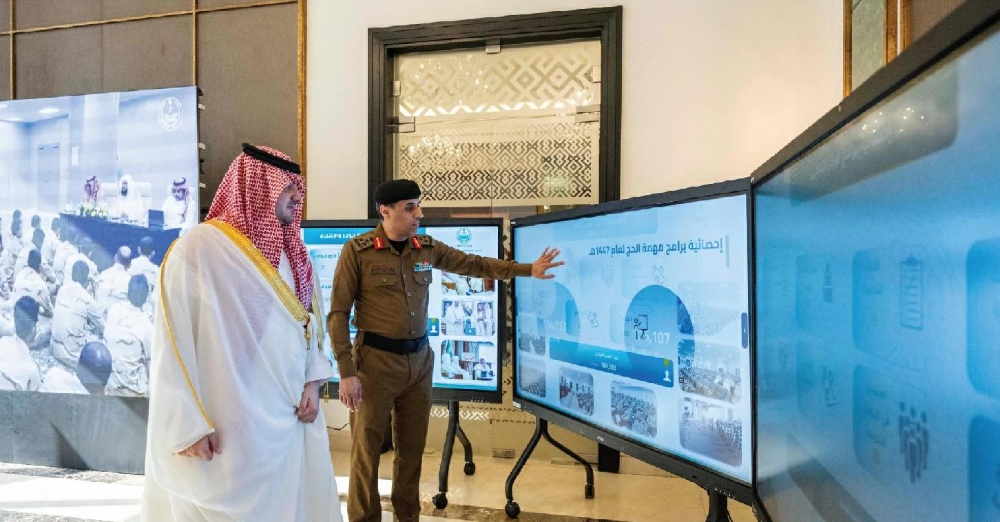 وزير الداخلية يلتقي مدير عام الإدارة العامة للتوجيه والإرشاد بالوزارة