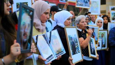 بعد التعميم رقم 17.. زوجات المفقودين السوريين يطالبن بإصلاحات قانونية عاجلة