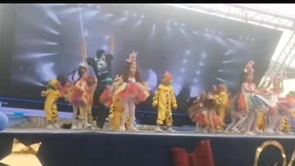 فيديو صادم.. لحظة سقوط شاشة عرض على أطفال KG2 بمدرسة خاصة في المنصورية| عاجل