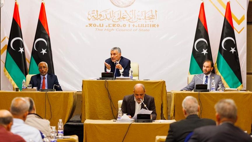 خاص.. خبراء اقتصاديين مخاطبين الأعلى للدولة: أزمة التفكك في السياسات الاقتصادية والمالية والنقدية نتيجة الانقسام السياسي وتعدد مراكز القرار