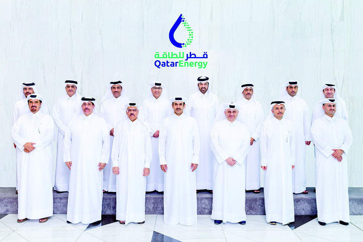 ‫ قطر للطاقة تكرم الرئيس التنفيذي السابق لشركة الومنيوم قطر