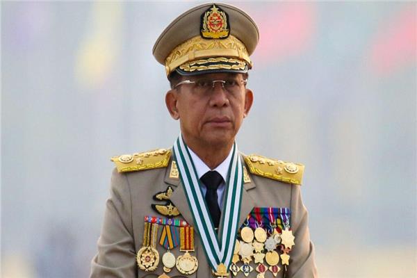 قائد المجلس العسكري مين أونج هلاينج يؤدي اليمين الدستورية رئيسا لبورما