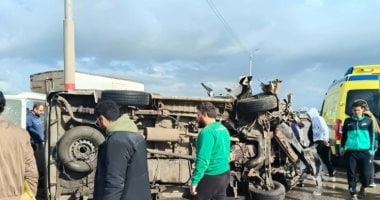إصابة 8 أشخاص إثر انقلاب ميكروباص فى أطفيح