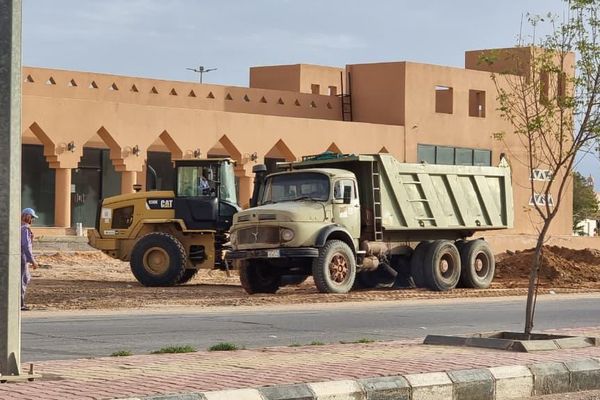 بلدية البدائع ترفع 5 آلاف طنًا من الانقاض ونفايات المنازل
