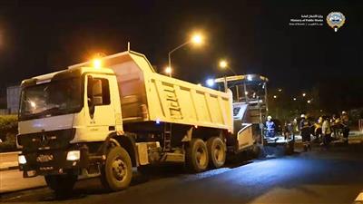 «الأشغال»: مواصلة تنفيذ طبقات الأسفلت وأعمال الصيانة في منطقة النزهة