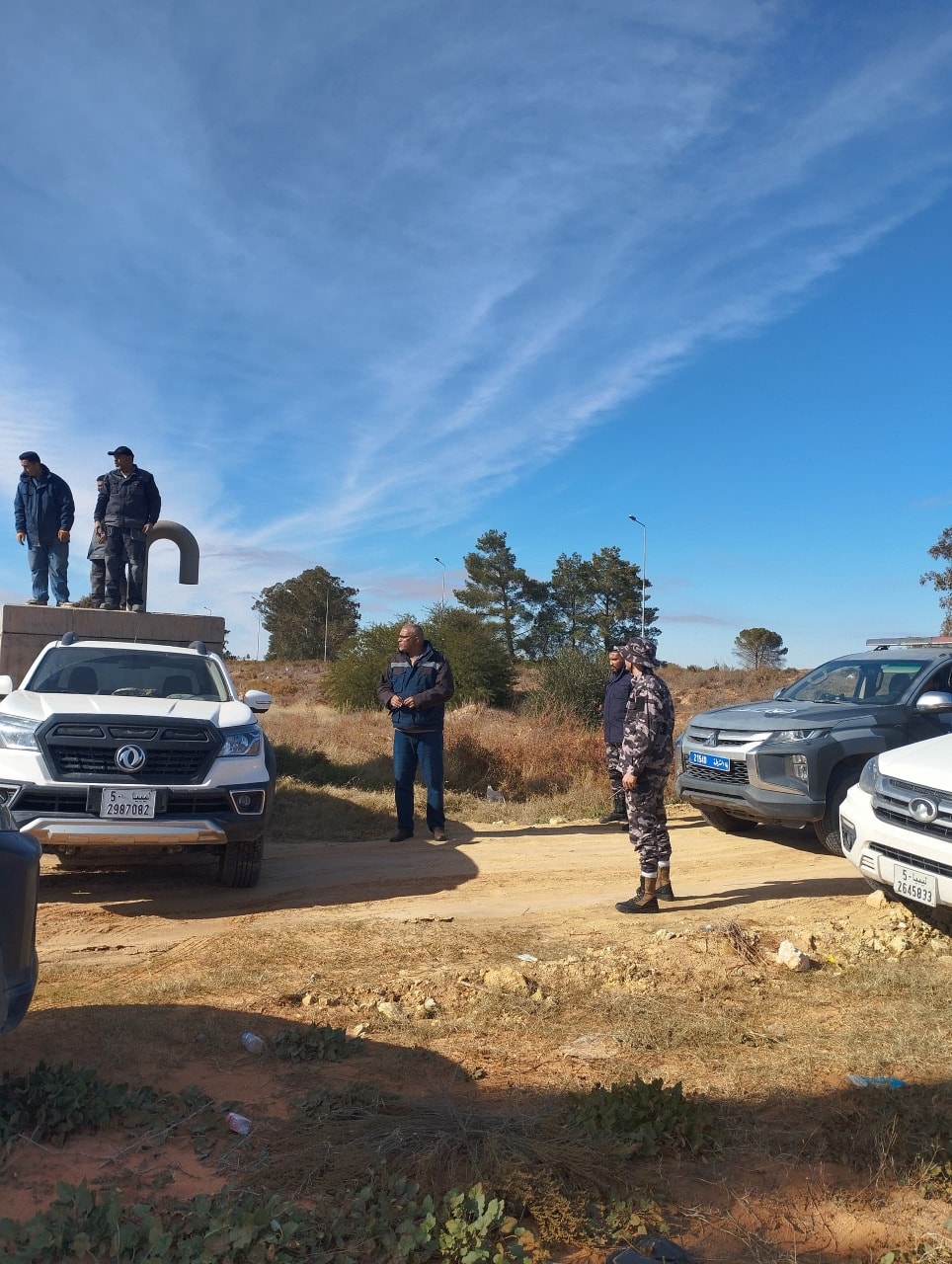 إزالة التعديات الواقعة على حرم مسار نقل المياه التابع لجهاز النهر الصناعي بمنطقة العوينية