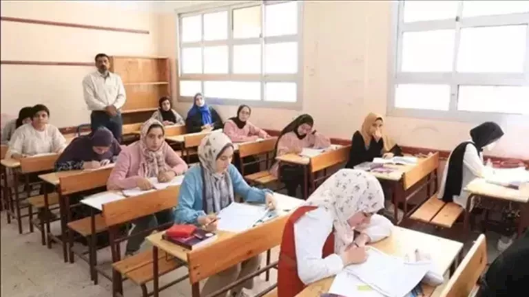 قبل غلق اللجان.. تدخل سريع ينقذ طالبتين من فوات امتحان الثانوية بالمني