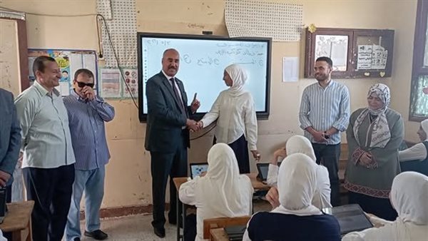 واقعة «كيس فول ورغيفين عيش».. أول إجراء من التعليم لدعم طالبة بني سويف رقية
