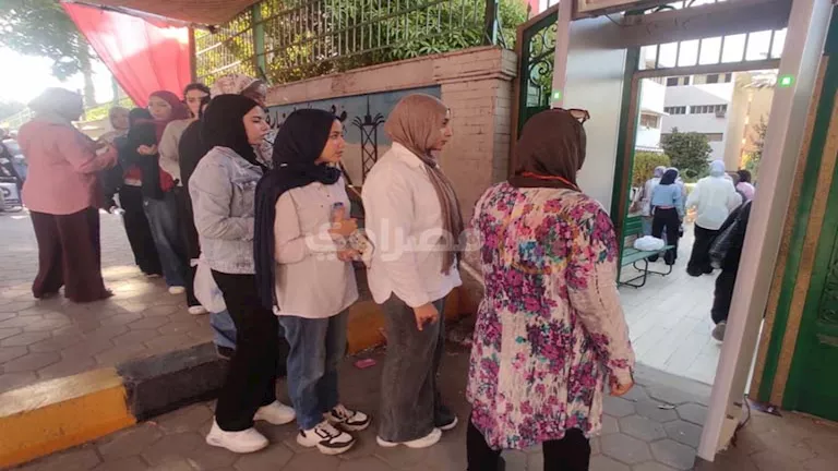 بدء امتحان الرياضيات التطبيقية لطلاب الثانوية العامة