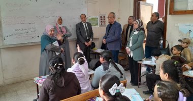 مساعد وزير التعليم وقيادات القليوبية يتابعون انضباط المنظومة بمدارس قها