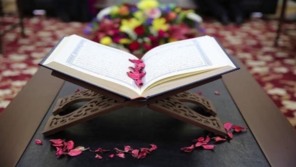 سورة تقرأها قبل النوم تسمع خبرا مفرحا .. 3 آيات تحدث معجزات