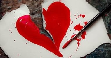 عندما يتحول الحب لهوس ومراقبة.. ما التعلق القهرى وكيفية التعافى منه؟