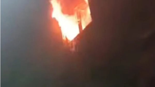 إخماد حريق اندلع داخل شقة سكنية في الوراق