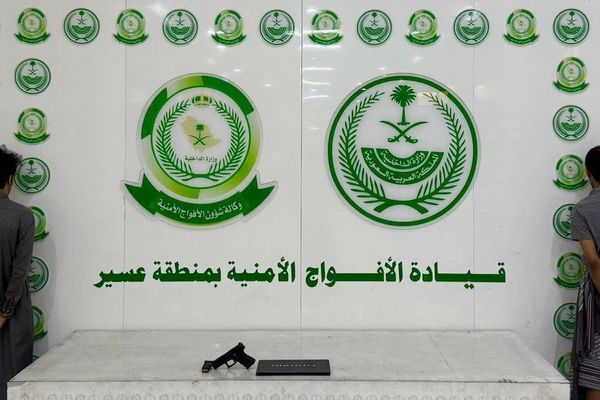 الأفواج الأمنية بعسير تقبض على شخصَين لترويجهما مادة الإمفيتامين المخدر