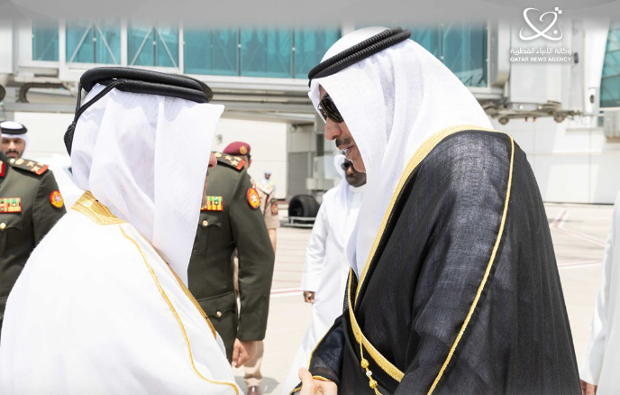 ‫ ولي عهد الكويت يصل الدوحة لتقديم العزاء في فقيد الوطن الكبير