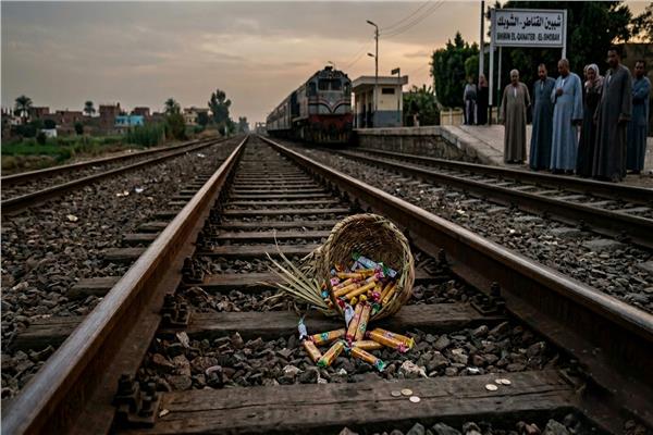 قصة وجع على القضبان.. مصرع طفل سعيًا وراء الرزق بشبين القناطر