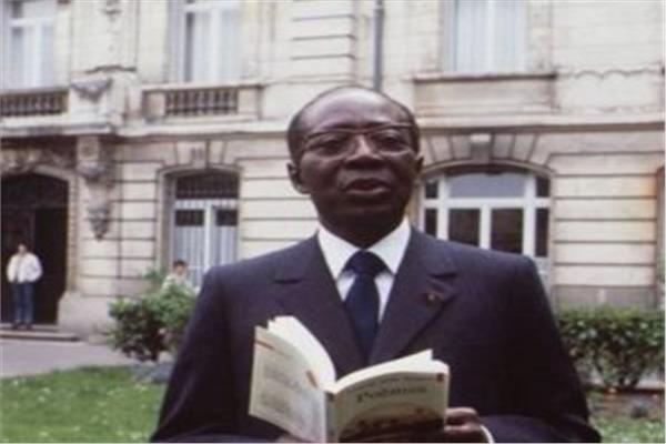 من هو ليوبولد سيدار سنجور الذي تحمل اسمه جامعة سنجور فى برج العرب؟