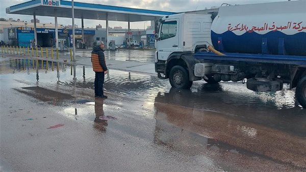 بعد تحذيرات الأرصاد، رئيس صرف الإسكندرية يتفقد العجمي لمتابعة جاهزية التعامل مع الأمطار