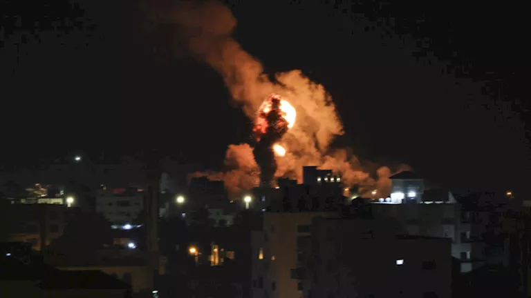 الجيش الإسرائيلي: قصفنا 200 هدف ومركز أبحاث الفضاء في قلب إيران