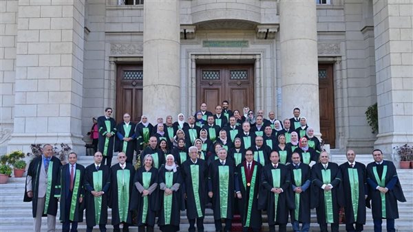 حفل تخريج الدفعة 192 بطب قصر العيني بحضور رئيس جامعة القاهرة (صور)