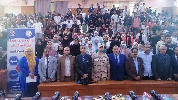إعلام قنا يحتفى مع طلاب المعهد الصناعى بالذكرى الـ 44 لتحرير سيناء