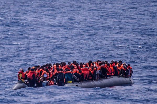 إنقاذ 38 مهاجرًا غير شرعي قرابة السواحل الليبية