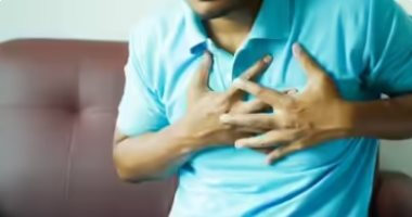 دراسة تربط بين هذه العادة وخطر الإصابة بنوبة قلبية