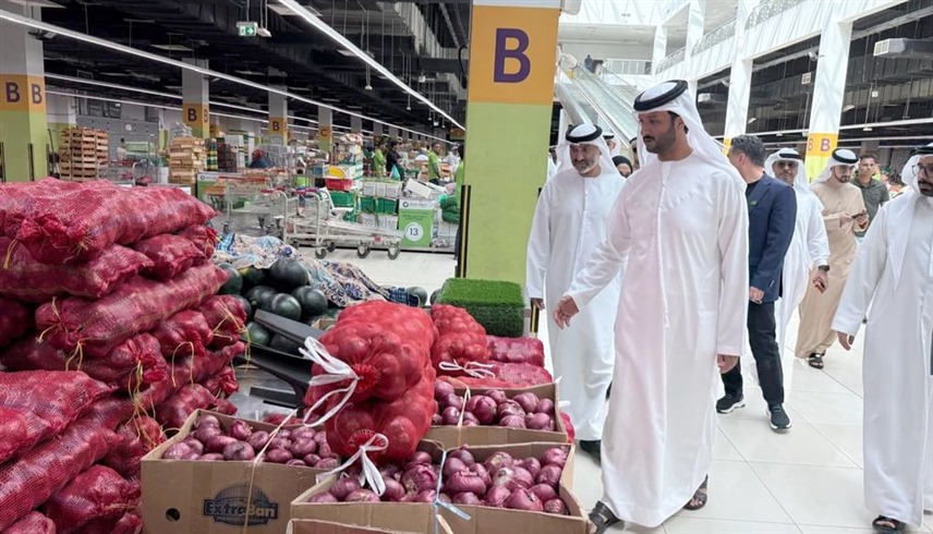 وزير الاقتصاد: أسواق الإمارات تشهد وفرة وانخفاضاً في الأسعار