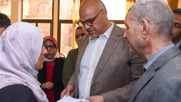 محافظ الإسكندرية يعقد لقاء جماهيريا لبحث شكاوى ومطالب المواطنين بحي شرق
